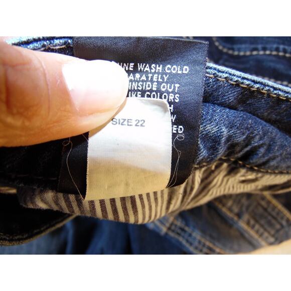 Torrid Womens 45x30.5 Relaxed Boot Cut Stretch Jeans - Picture 16 of 16